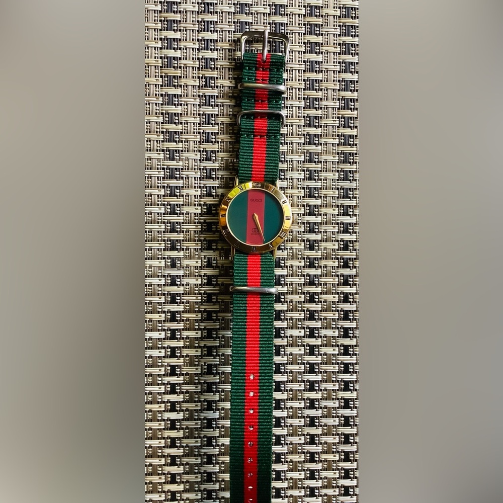 Gucci Gold-Tone watch for young man or lady ❤️💚 - Picture 7 of 12